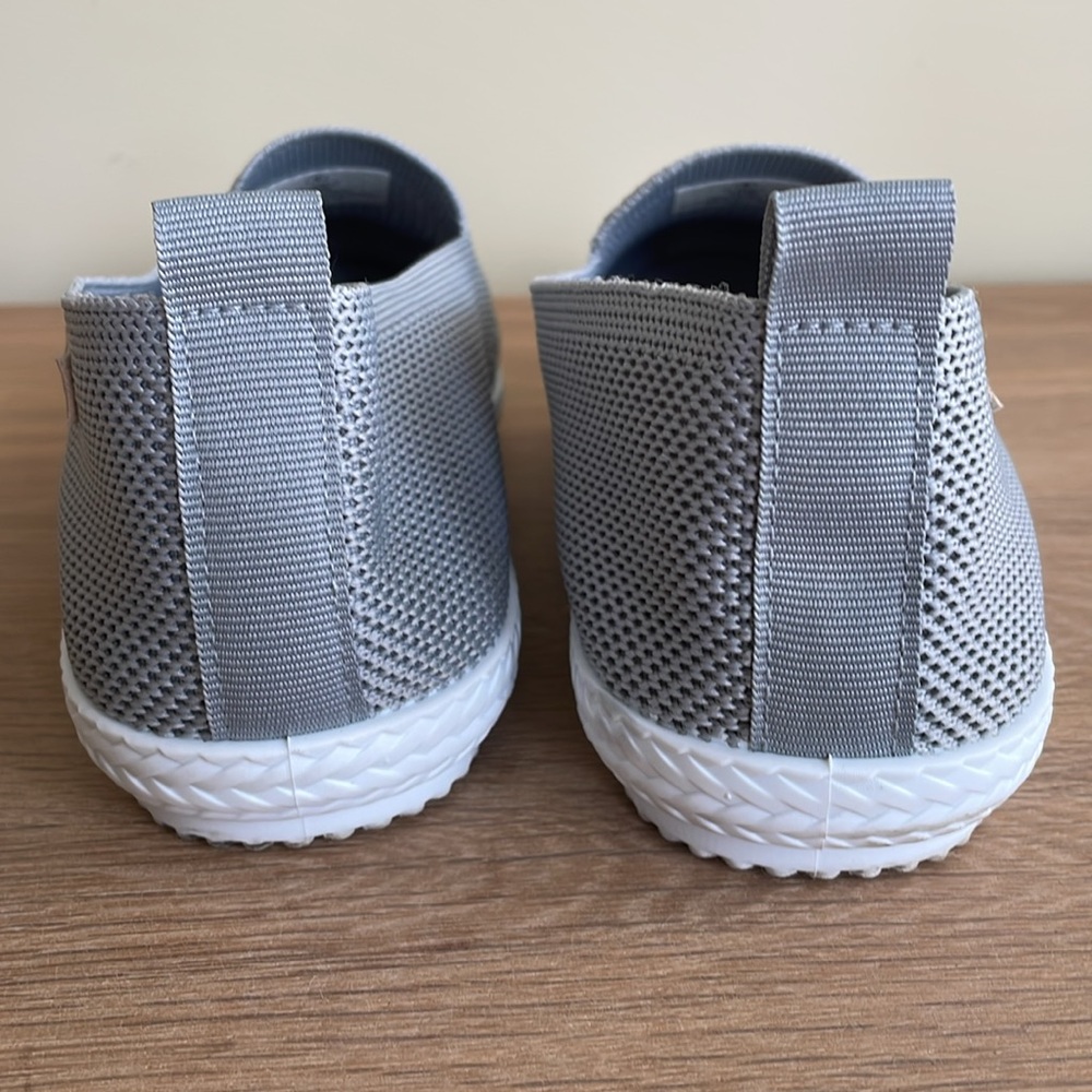 TOMMY BAHAMA GREY CASUAL MESH SLIP-ON FLATS Size 9 - Picture 13 of 16